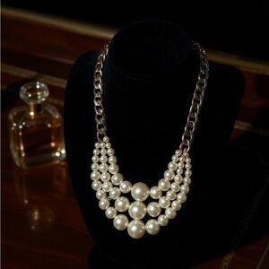 Gold Pearl Necklace 💕